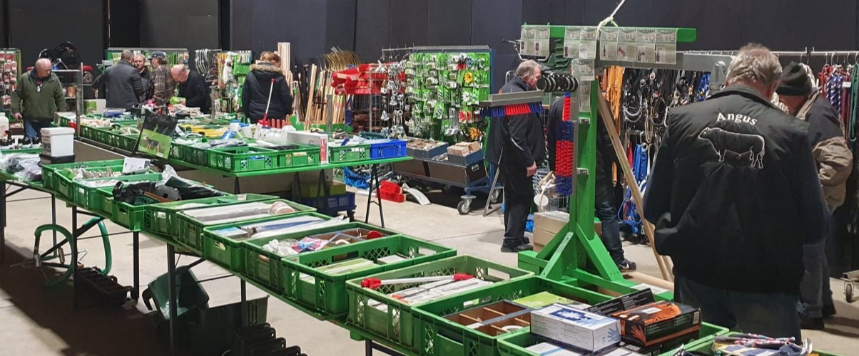 AGROM - Alles rund ums Tier, Hof Stall & Weide
