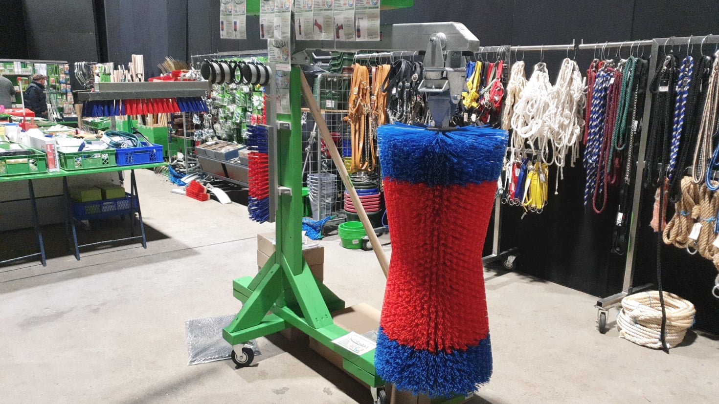 AGROM - Alles rund ums Tier, Hof Stall & Weide